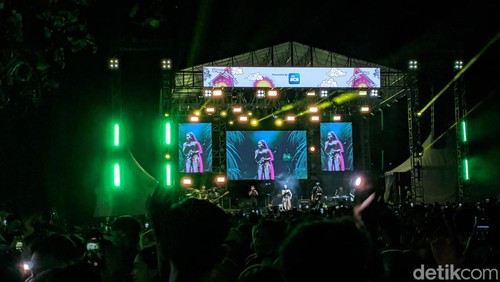 Festival Senggigi Sunset Jazz di Pantai Kerandangan, Senggigi, Lombok Barat, pada Sabtu (5/10/2024) malam. (Foto: Ahmad Viqi/detikBali)