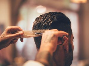 Pria Ini Terbang dari London ke Maroko demi Potong Rambut Lebih Murah