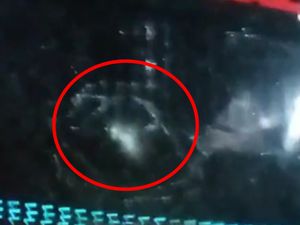 Viral Teror Pelemparan Batu ke Kaca Mobil di Pamekasan