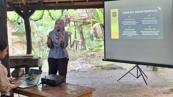 Kegiatan sosialisasi dan pemaparan materi tentang lebah madu di Lampung.