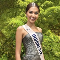 Wanita asal Bali ini memang sudah menjadi salah satu kontestan yang diunggulkan untuk menjadi pemenang. Bukan hanya karena kecantikannya, tapi juga kepribadian santun, ramah, serta kecerdasannya. Mahasiswi Institut Desain dan Bisnis Bali ini meraih mahkota kemenangan, yang disebut The Impactful Crown, setelah melakukan debat bersama Miss Cosmo Thailand di Babak 2 Besar. Foto: Instagram/@tatajuliastrid