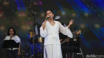 Kolaborasi Apik Sheila Majid dan Tohpati di Synchronize Fest