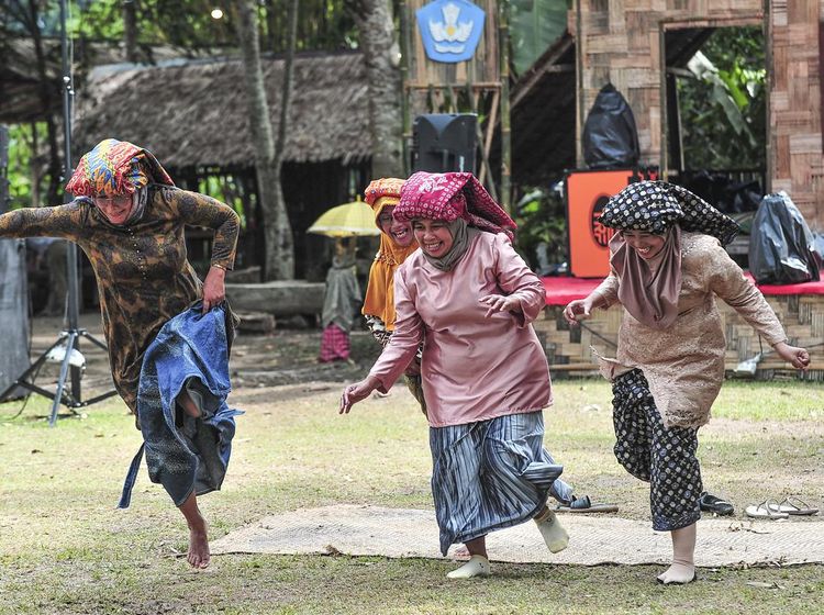 Melestarikan Permainan Tradisional di Muara Jambi