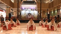 Anak-anak membawakan Tari Semut dalam acara Pesona Eksotik Jawa. Tarian ini mengisahkan tentang kerja sama dan kebersamaan semut dalam mencari makanan, dibawakan dengan gerakan yang lincah dan ceria. Tari Semut menjadi salah satu bentuk edukasi budaya bagi anak-anak untuk menumbuhkan rasa gotong royong dan keceriaan.  