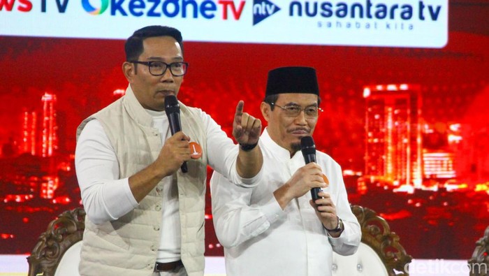 Debat Pilgub Jakarta 2024 memasuki segmen pertanyaan yang diajukan dari dan untuk pasangan cagub-cawagub. Mereka saling menanggapi pertanyaan yang diberikan, Minggu (6/10/2024).