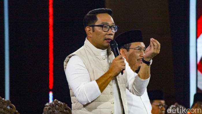 Debat Pilgub Jakarta 2024 memasuki segmen pertanyaan yang diajukan dari dan untuk pasangan cagub-cawagub. Mereka saling menanggapi pertanyaan yang diberikan, Minggu (6/10/2024).