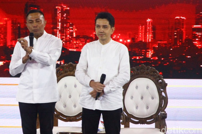 Dharma menyampaikan visi-misi dalam debat perdana Pilgub Jakarta 2024 di JIExpo Kemayoran, Jakarta, Minggu (6/10/2024).