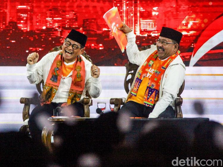 Momen Doel Kipasi Pramono Usai Debat dengan Dharma-Kun