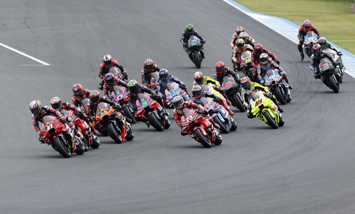 MotoGP - Japanese Grand Prix - Mobility Resort Motegi, Motegi, Japan - October 6, 2024 Red Bull GASGAS Tech3s Pedro Acosta in action as he leads into the first corner at the start of the race REUTERS/Kim Kyung-Hoon