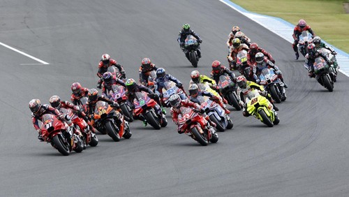 MotoGP - Japanese Grand Prix - Mobility Resort Motegi, Motegi, Japan - October 6, 2024 Red Bull GASGAS Tech3s Pedro Acosta in action as he leads into the first corner at the start of the race REUTERS/Kim Kyung-Hoon