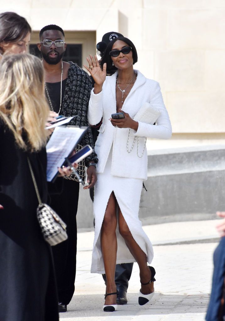 Naomi Campbell di Fashion Show Chanel Spring 2025 PARIS, FRANCE - OCTOBER 01: Naomi Campbell attends the Chanel Paris Womenswear Spring-Summer 2025 show as part of Paris Fashion Week on October 01, 2024 in Paris, France. (Photo by Foc Kan/WireImage)