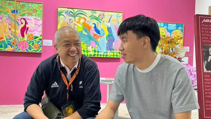 Ollie bersama Harjanto Halim, CEO PT Marimas Putra Kencana, produsen minuman segar, Marimas, di Semarang.