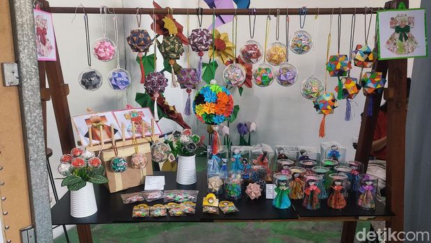 Pameran dan Konvensi Origami Indonesia di Bandung.