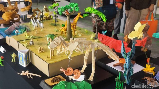 Pameran dan Konvensi Origami Indonesia di Bandung.