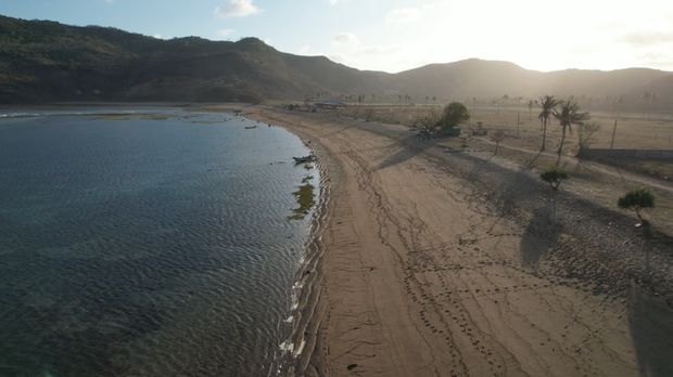 Pantai Areguling di Lombok Tengah