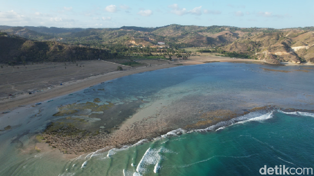 Pantai Areguling di Lombok Tengah, NTB.