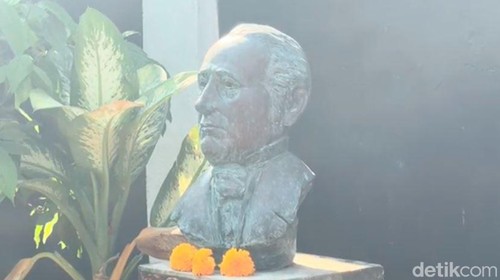 Patung saudagar berkebangsaan Denmark bernama Mads Johansen Lange atau Tuan Langeyang diabadikan sebagai nama jalan di Kuta, Bali. (Foto: I Nyoman Adhisthaya Sawitra/detikBali)