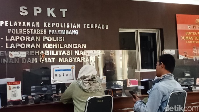 Pedagang cabai, Kris Diana (42) lapor polisi usai jadi korban jambret di Palembang, Sumsel. Uang Rp 10 juta hasil berjualan raib.
