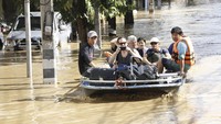 Puluhan tempat penampungan didirikan di seluruh kota untuk menampung warga yang rumahnya terendam banjir. AP Photo/Wichai Tapriew
