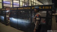 Kapolda Metro Jaya Irjen Karyoto sebelumnya mengatakan ribuan personel dikerahkan untuk mengamankan jalannya debat perdana Pilkada Jakarta.