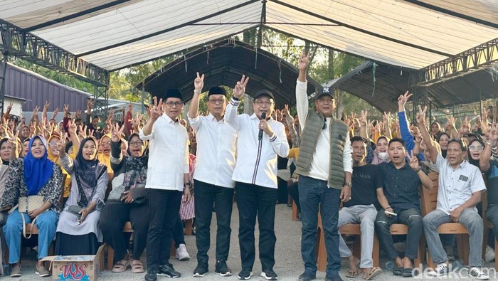 Calob bupati dan wakil bupati Soppeng Suwardi-Selle berfoto bersama Supriansa dan Ketua DPD II Golkar Soppeng.