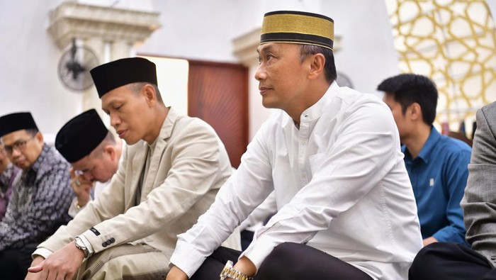 Pj Gubernur Sulsel Prof Zudan Arif Fakrulloh menghadiri peringatan Maulid Nabi Muhammad SAW.