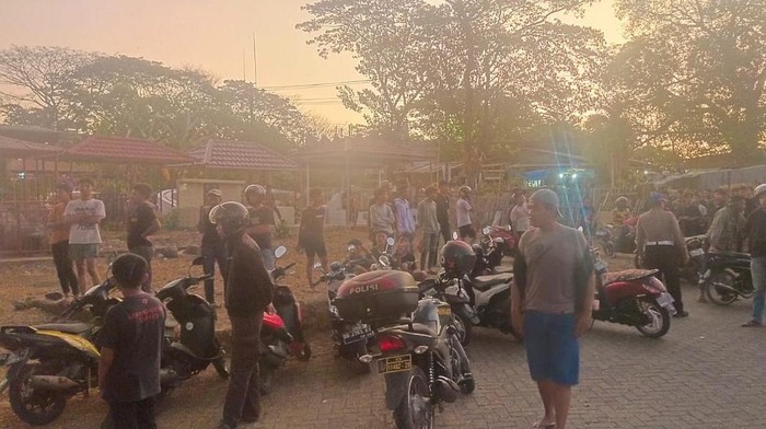 Polisi membubarkan balapan liar di Kecamatan Manggala, Kota Makassar.