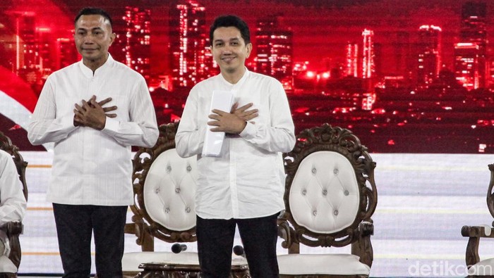 KPU DKI Jakarta menggelar debat perdana Pilgub Jakarta 2024 di JIExpo Kemayoran, Minggu (6/10/2024). Debat Ridwan Kamil-Suswono, Dharma Pongrekun-Kun Wardana dan Pramono Anung-Rano Karno dimulai.