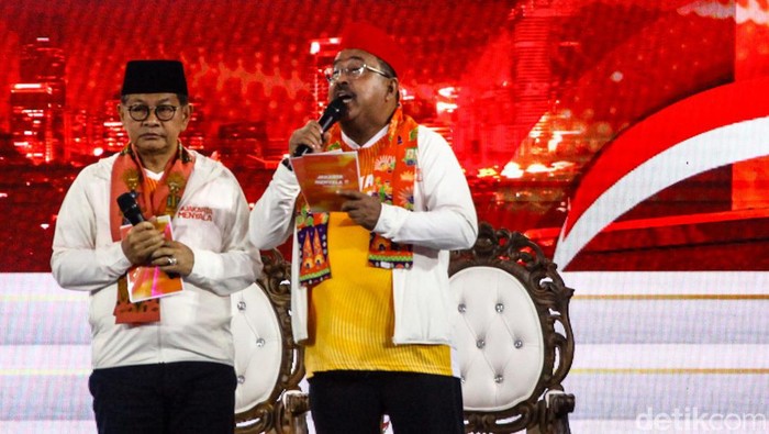 Pramono menyampaikan visi-misi dalam debat perdana Pilgub Jakarta 2024 di JIExpo Kemayoran, Jakarta, Minggu (6/10/2024).