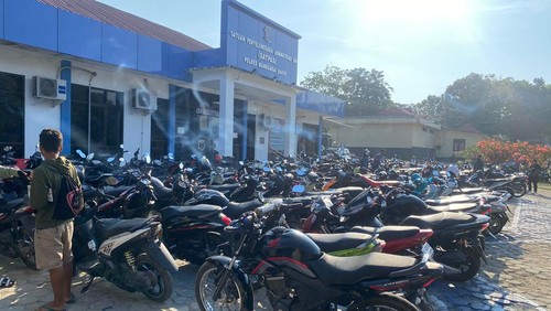 Ratusan motor disita saat operasi Satlantas Polres Manggarai Barat. (Dok. Polres Manggarai Barat)