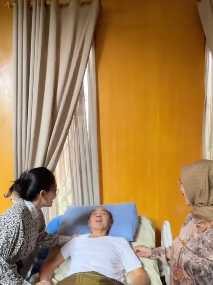 Rieke Diah Pitaloka Rieke Diah Pitaloka jenguk Mat Solar