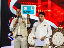 RK Pamer Kartu Kamu di Debat Pilgub Jakarta, Nih Bentuknya