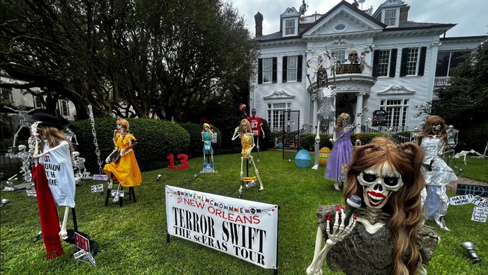 Rumah Didekorasi Kerangka Palsu Taylor Swift