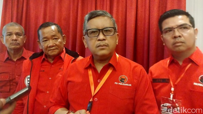 Sekjen DPP PDIP Hasto Kristianto usai menghadiri Rakerdasus PDIP Sumut. (Foto: Finta Rahyuni/detikSumut).