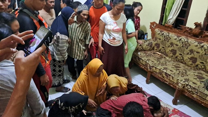 Suasana rumah duka bocah SD yang tewas tenggelam di Palembang.