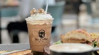 Namun tenang saja karena ada juga pilihan yang lebih terjangkau. Mulai dari caffe latte, sandwich, hingga frappucinno lainnya. Foto: onlyinyourstate.com