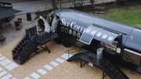 Di Miami, Amerika Serikat ada kedai kopi yang menawarkan konsep unik. Desainnya benar-benar mirip seperti pesawat terbang. Foto: onlyinyourstate.com