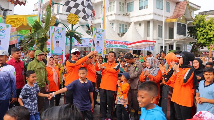 Acara jalan santai dalam rangka  HUT Ke-25 Rokan Hilir (Foto Dok Polres Rohil)