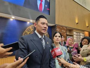 Ungkapan Syukur AHY Lulus Doktor dengan Predikat Cumlaude di Unair