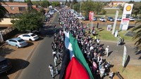 Konvoi aksi bela Palestina di Johannesburg, Afrika Selatan. REUTERS/Ihsaan Haffejee.