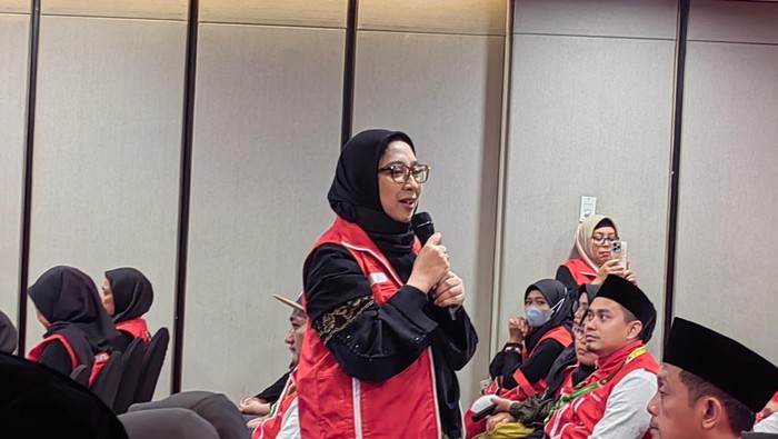 Anita Tanjung melepas 300 peserta umrah gratis Transmart
