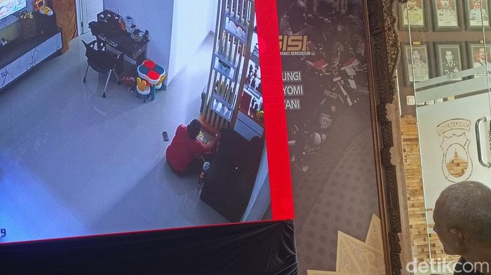 ART di Semarang tertangkap kamera CCTV sedang menyiksa anak majikan. Foto diunggah Senin (7/10/2024).