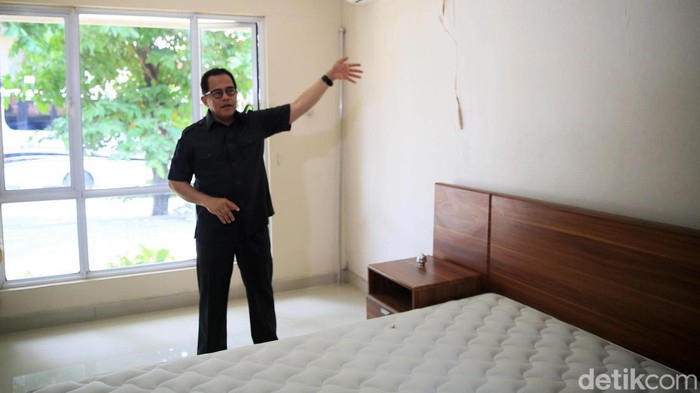 Begini Kondisi Rumah Dinas Anggota DPR yang Kini Tak Ditempati Sekretaris Jenderal (Sekjen) DPR, Indra Iskandar, meninjau rumah jabatan atau rumah dinas anggota DPR yang kini tak ditempati. Ada sejumlah kerusakan di rumah jabatan anggota DPR itu.
