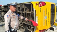 Selain ada seorang korban meninggal, ada belasan guru yang mengalami luka berat hingga luka ringan akibat kecelakaan tunggal tersebut.