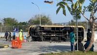Kecelakaan yang menyebabkan 1 orang meninggal itu diduga akibat bus mengalami rem blong.