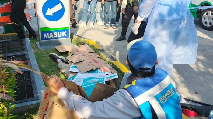 bus dari tulungagung terguling di tol sumo km 725