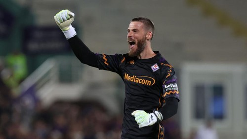 FLORENCE, ITALY - OCTOBER 06: David de Gea of Fiorentina celebrates during the Serie match between Fiorentina and Milan at Stadio Artemio Franchi on October 06, 2024 in Florence, Italy. (Photo by Claudio Villa/AC Milan via Getty Images)