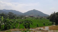 Karawang tidak hanya soal industri dan pabrik. Berlokasi di bagian paling selatan Kecamatan Tegalwaru, kabupaten Karawang, ada desa wisata Mekarbuana masih jarang diketahui oleh traveler. (Asti Azhari/detikTravel)