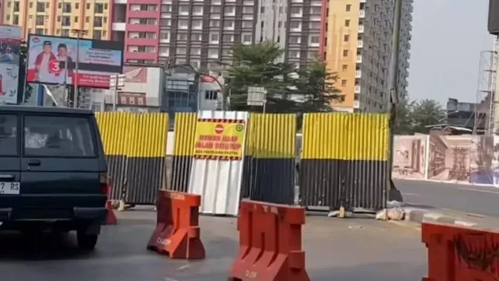 Dishub Kota Bekasi melakukan rekayasa lalin di Jalan Pekayon Raya imbas adanya proyek drainase.
