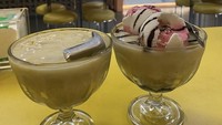 Racikan es durian yang legit lainnya ada di Iko Gantinyo. Tempat makan ini berlokasi di kawasan Bintaro, Jakarta Selatan. Tersedia aneka es durian yang legit dari harga Rp 35.000 - Rp 44.000, bahkan ada racikan spesial lho! Foto: Google Review